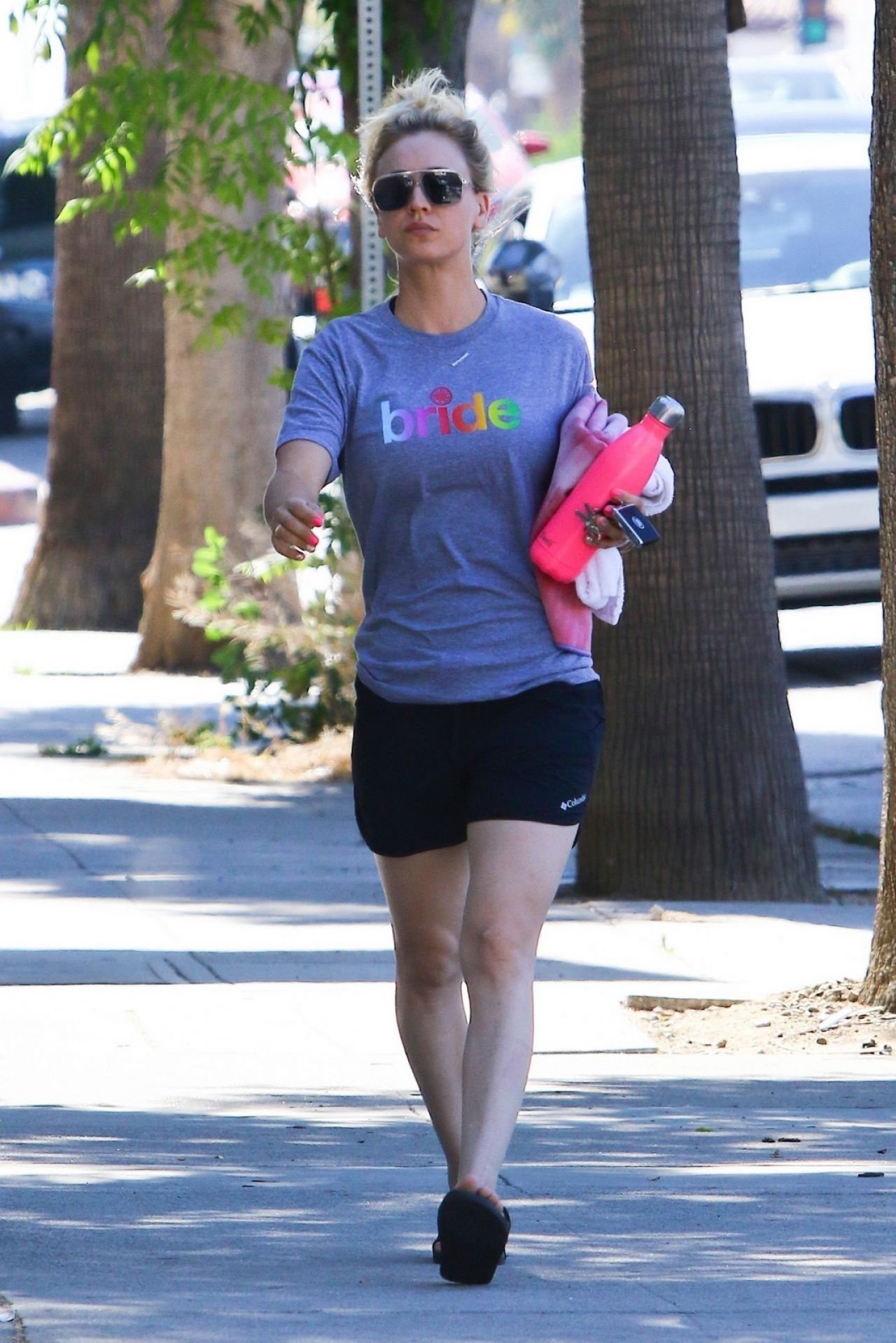 kaley cuoco t shirt