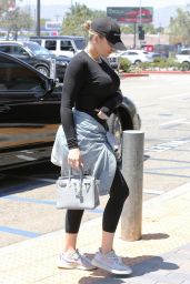 Khloe Kardashian - Grabbing Lunch in LA 06/20/2018