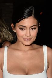 Kylie Jenner in Tight-Fitting Athletic Wear - Out in LA 06/16/2018