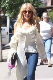 Kylie Minogue - Heads for Her Concert Being Held at The Bowery Ballroom in NYC