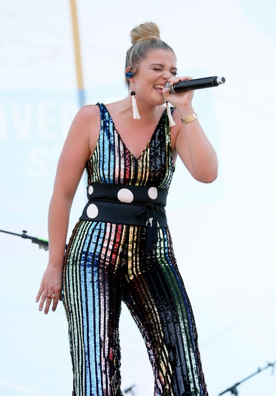 Lauren Alaina - 2018 CMA Music Festival in Nashville
