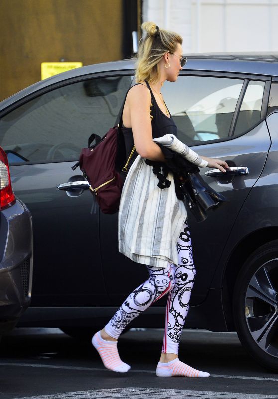 Margot Robbie in Skull Pattern Leggings - Leaving Gym in LA 06/11/2018