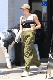 Noah Cyrus Street Style - Stops for an Iced Coffee in Studio City 06/05/2018