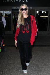 Paris Hilton - Arrived to Los Angeles Airport 06/27/2018