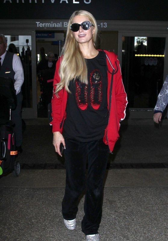 Paris Hilton - Arrived to Los Angeles Airport 06/27/2018