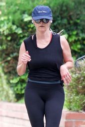Reese Witherspoon Morning Workout - Brentwood 06/16/2018