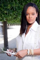 Rihanna - Louis Vuitton Show Spring Summer 2019 in Paris 06/21/2018 ...