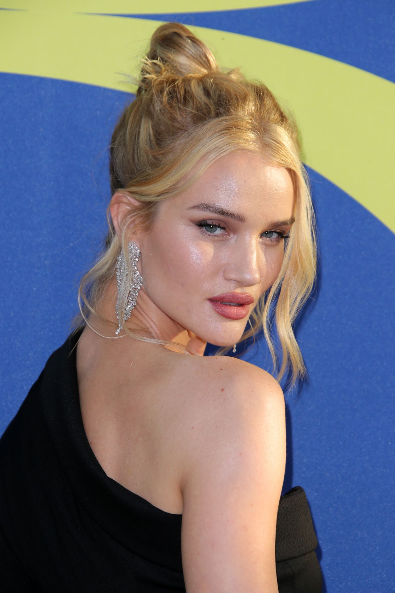 Rosie Huntington-Whiteley – 2018 CFDA Fashion Awards in NYC • CelebMafia