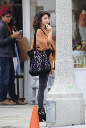 Sarah Hyland - Filming Scenes for "The Wedding Year" in Los Angeles 05/30/2018