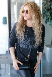 Shakira - Catching a Flight Out of Barcelona 06/01/2018