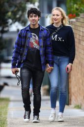Sophie Turner and Joe Jonas Street Style - Sydney  06/08/2018