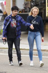 Sophie Turner and Joe Jonas Street Style - Sydney  06/08/2018