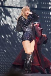 Taylor Swift -  Performming on Her "Reputation World Tour" in Manchester