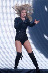Taylor Swift - Performs Live at Wembley Stadium in London 06/22/2018