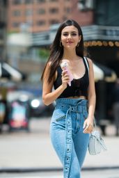 Victoria Justice Eats Ice Cream - New York City 06/22/2018