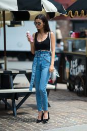 Victoria Justice Eats Ice Cream - New York City 06/22/2018