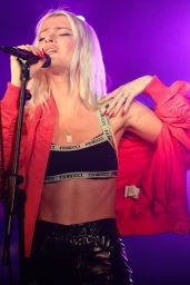 Alice Chater Wearing Sports Bra - Performs Live in North London 07/19/2018
