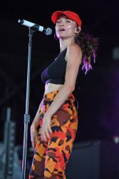 Amanda Lee Duffy of MisterWives - Performs in West Palm Beach 06/29/2018