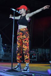 Amanda Lee Duffy of MisterWives - Performs in West Palm Beach 06/29/2018