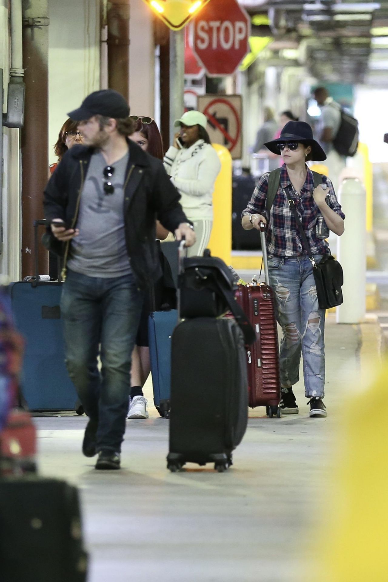 Anna Kendrick in Travel Outfit - Arrive at Miami Airport • CelebMafia