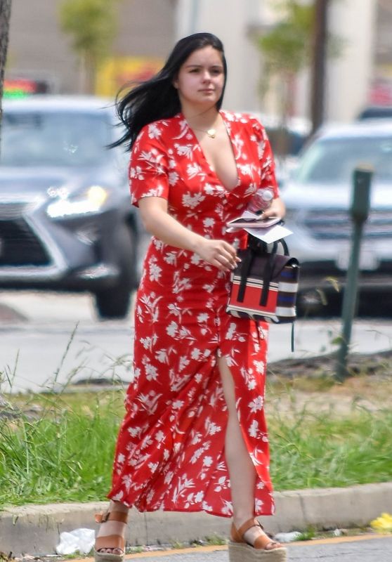 Ariel Winter in Summer Dress at Modern Pamper in North Hollywood