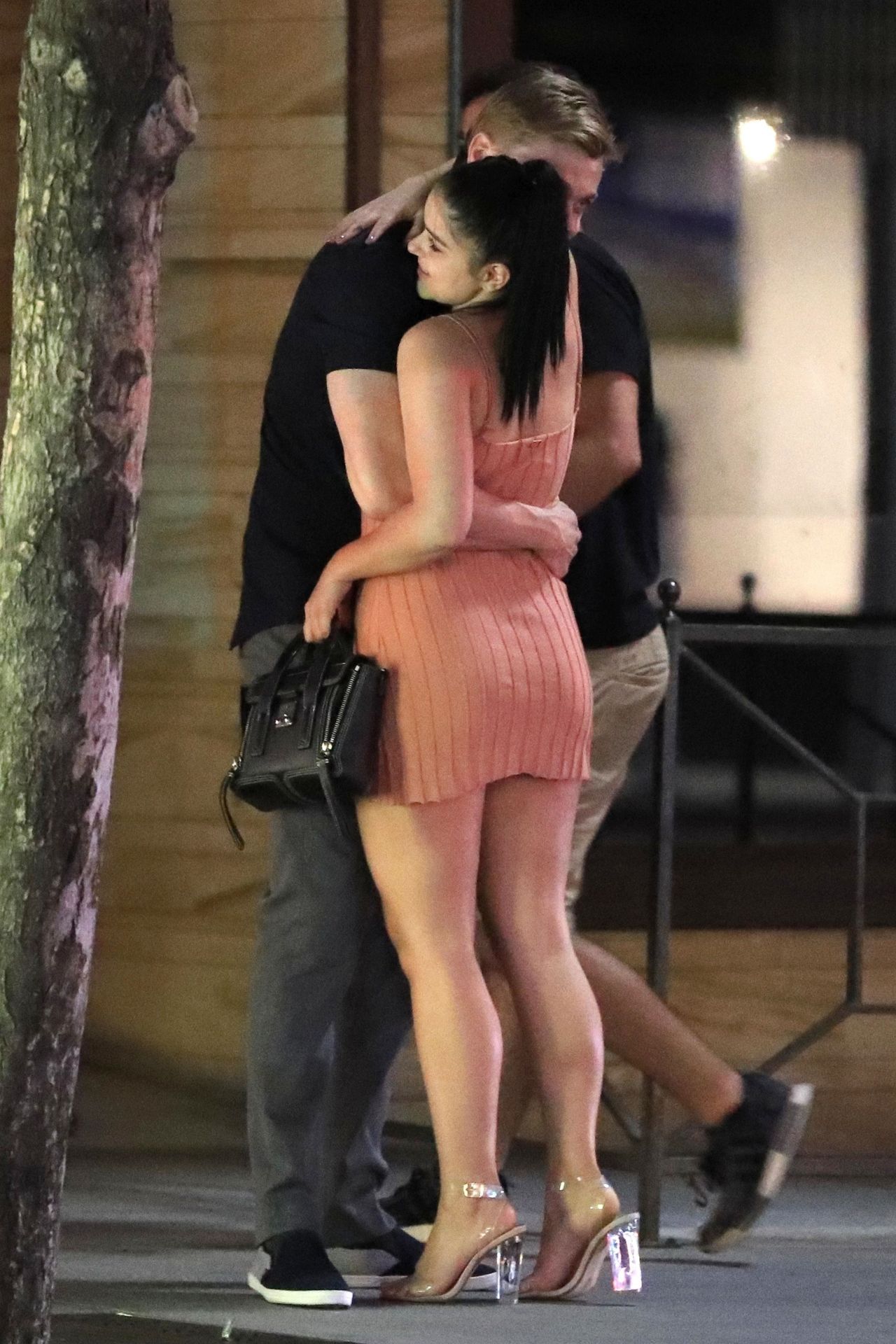 ariel-winter-romantic-dinner-date-at-an-italian-restaurant-in-beverly-hills-07-23-2018-0.jpg