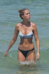 Elizabeth Turner in Bikini - Beach in Miami 07/15/2018