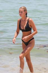 Elizabeth Turner in Black Bikini - Beach in Miami 07/15/2018