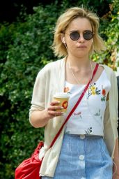 Emilia Clarke in Casual Outfit - Grabs a Coffee in London 07/05/2018