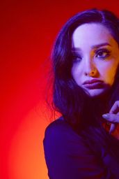 Emma Dumont – Photoshoot Powered by Pizza Hut at 2018 San Diego Comic Con