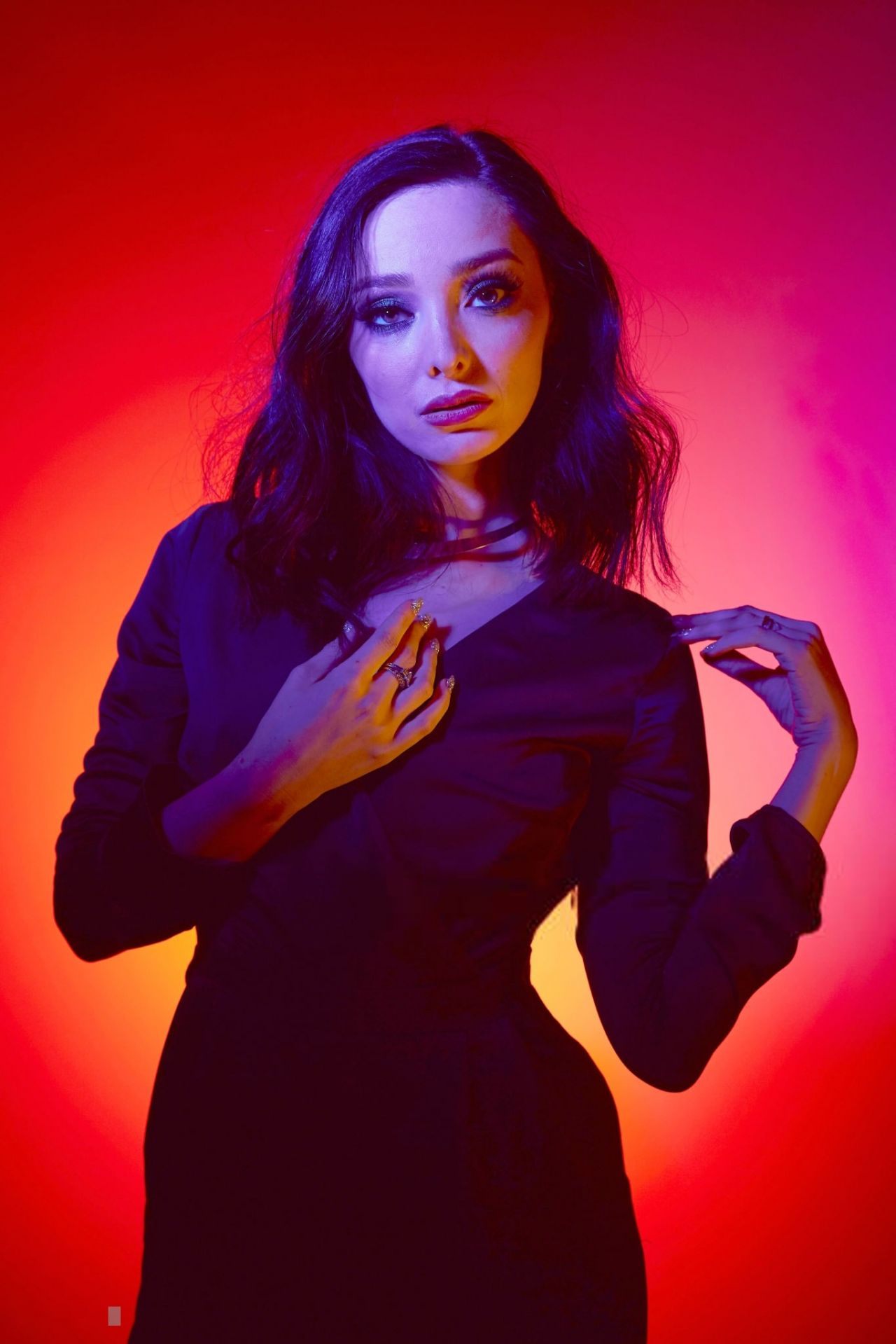 Emma Dumont - Photoshoot Powered by Pizza Hut at 2018 San Diego Comic Con.