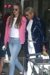 Gigi Hadid and Yolanda Hadid Shopping on a Rainy Night in New York