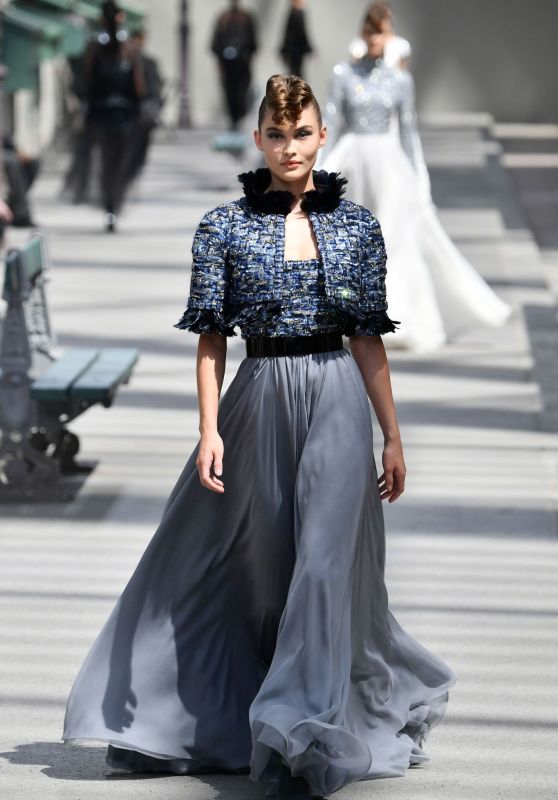Grace Elizabeth Walking Chanel Haute Couture FW 2018/2019 Fashion Show in Paris
