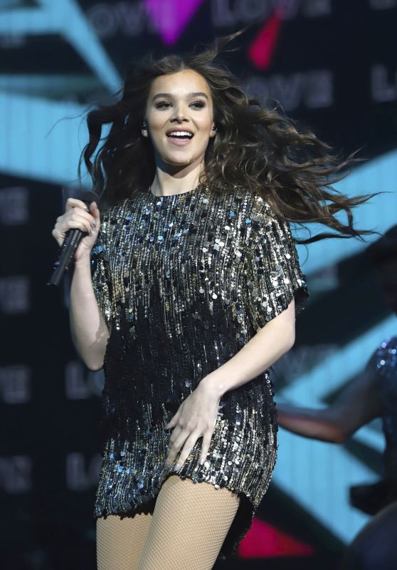 Hailee Steinfeld - Performs at Radio City Music Hall in NYC 07/16/2018