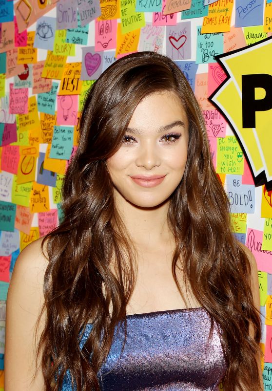 Hailee Steinfeld - Post-it Brand Inspire Students to Make Dreams Stick in NY