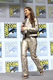 Hailee Steinfeld - "Spider-Man Into the Spider-Verse" Panel at Comic-Con San Diego