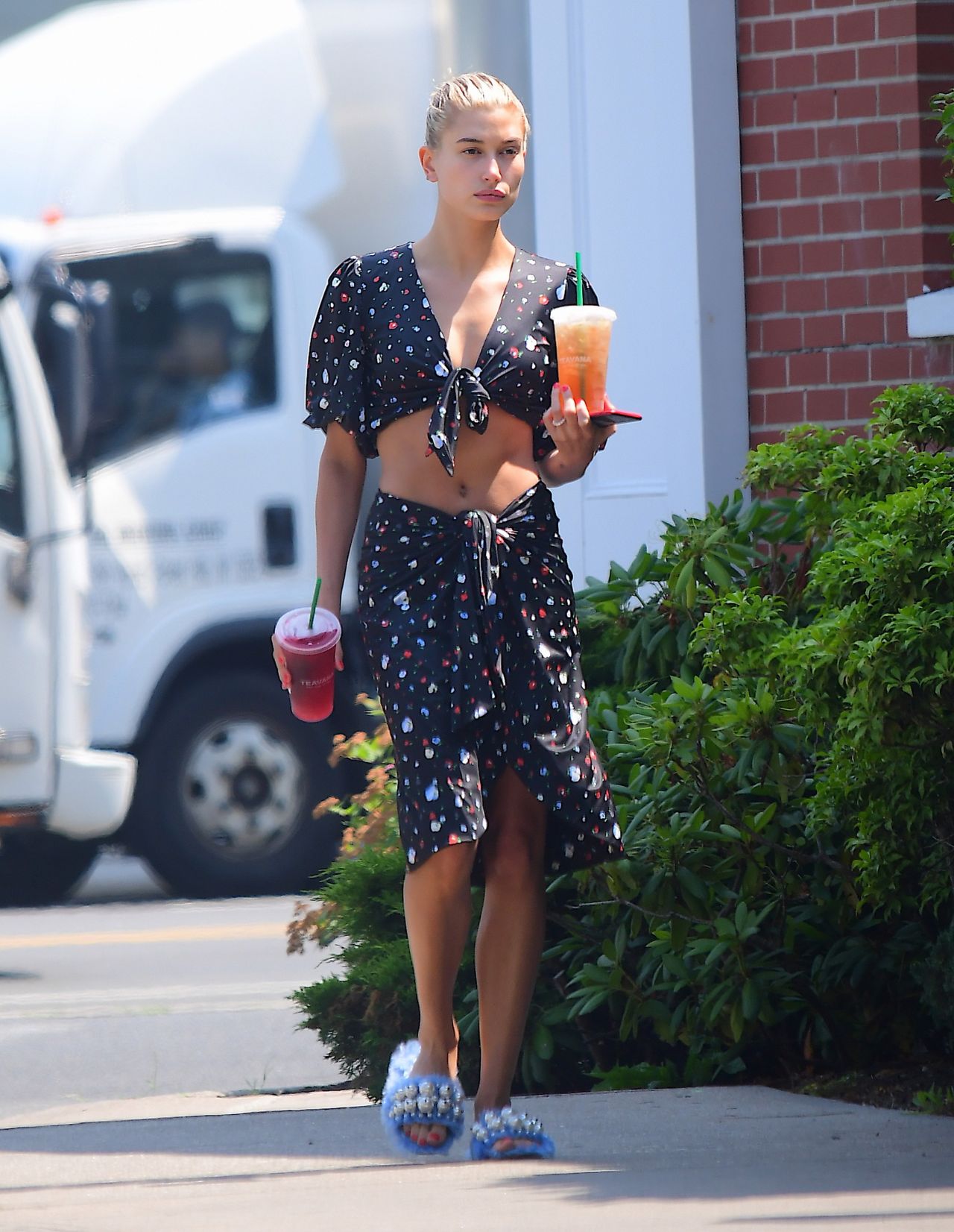 Hailey Baldwin the Hamptons August 26, 2016  Celebrity street style,  Fashion, Fashion outfits