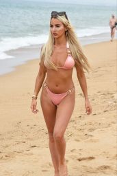 Isabelle Warburton in Bikini on the Beach in Algarve 07/03/2018