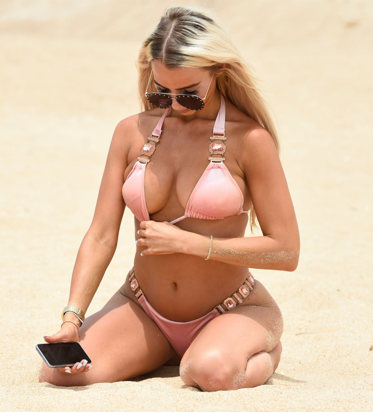 isabelle-warburton-in-bikini-on-the-beach-in-algarve-07-03-2018-6.jpg