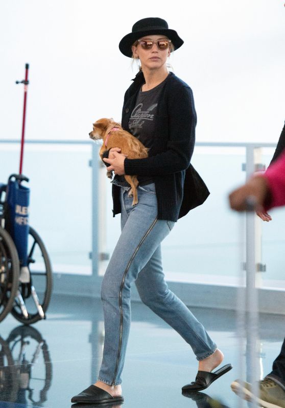 Jennifer Lawrence - Arrive at JFK Airport in NYC 07/19/2018