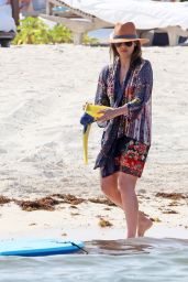 Jessica Alba on the Beach in Mexico 07/05/2018