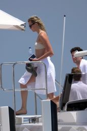 Karlie Kloss and Joshua Kushner on Holiday in Capri 07/20/2018