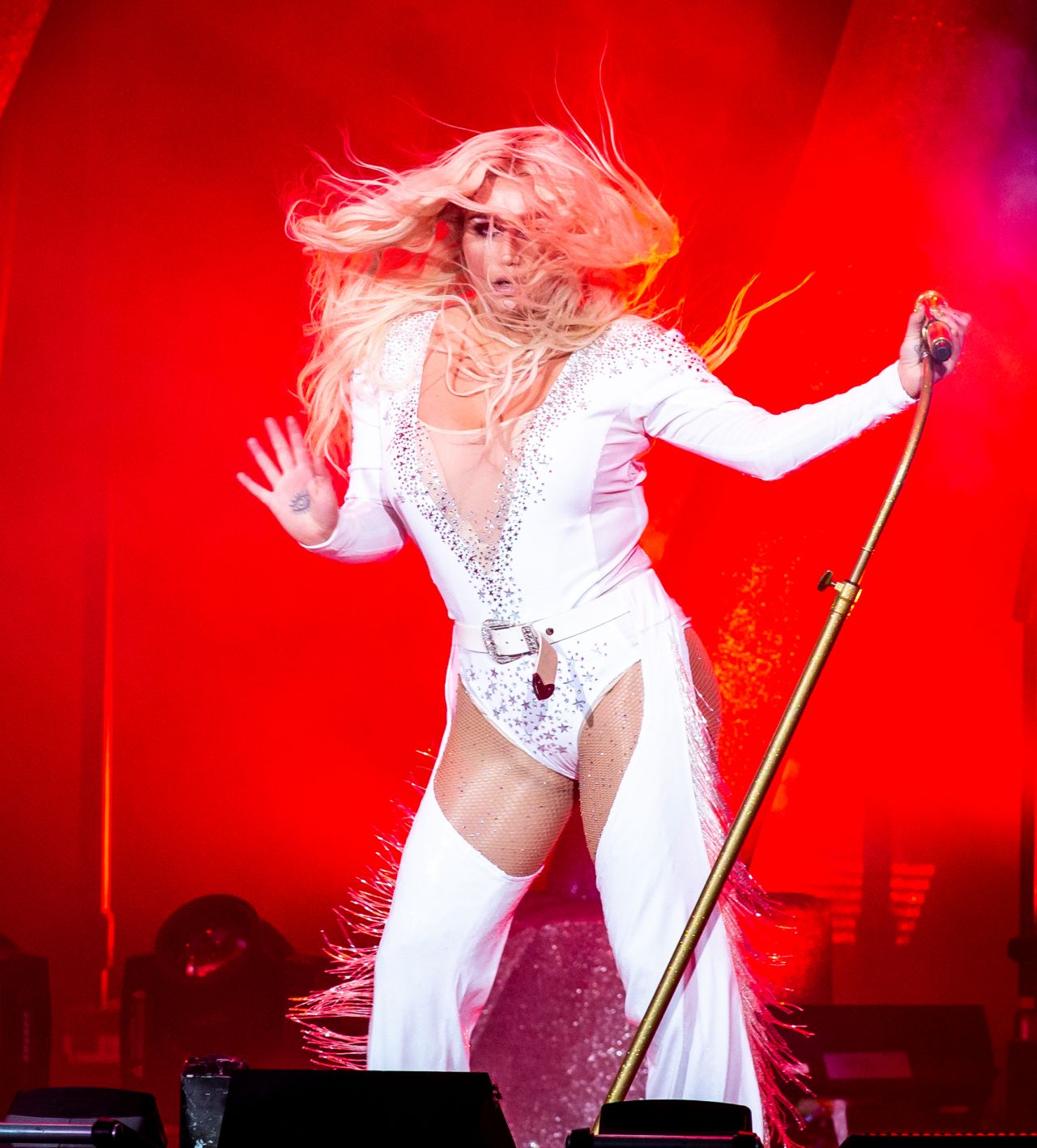 Kesha Performs - Concert in Noblesville 07/19/2018.