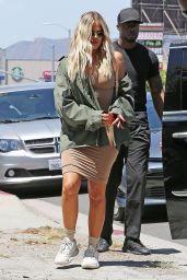 Khloe Kardashian – Outside an Art Studio in Los Angeles 07/23/2018