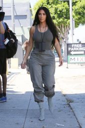 Kim Kardashian - Outside an Art Studio in Los Angeles 07/23/2018