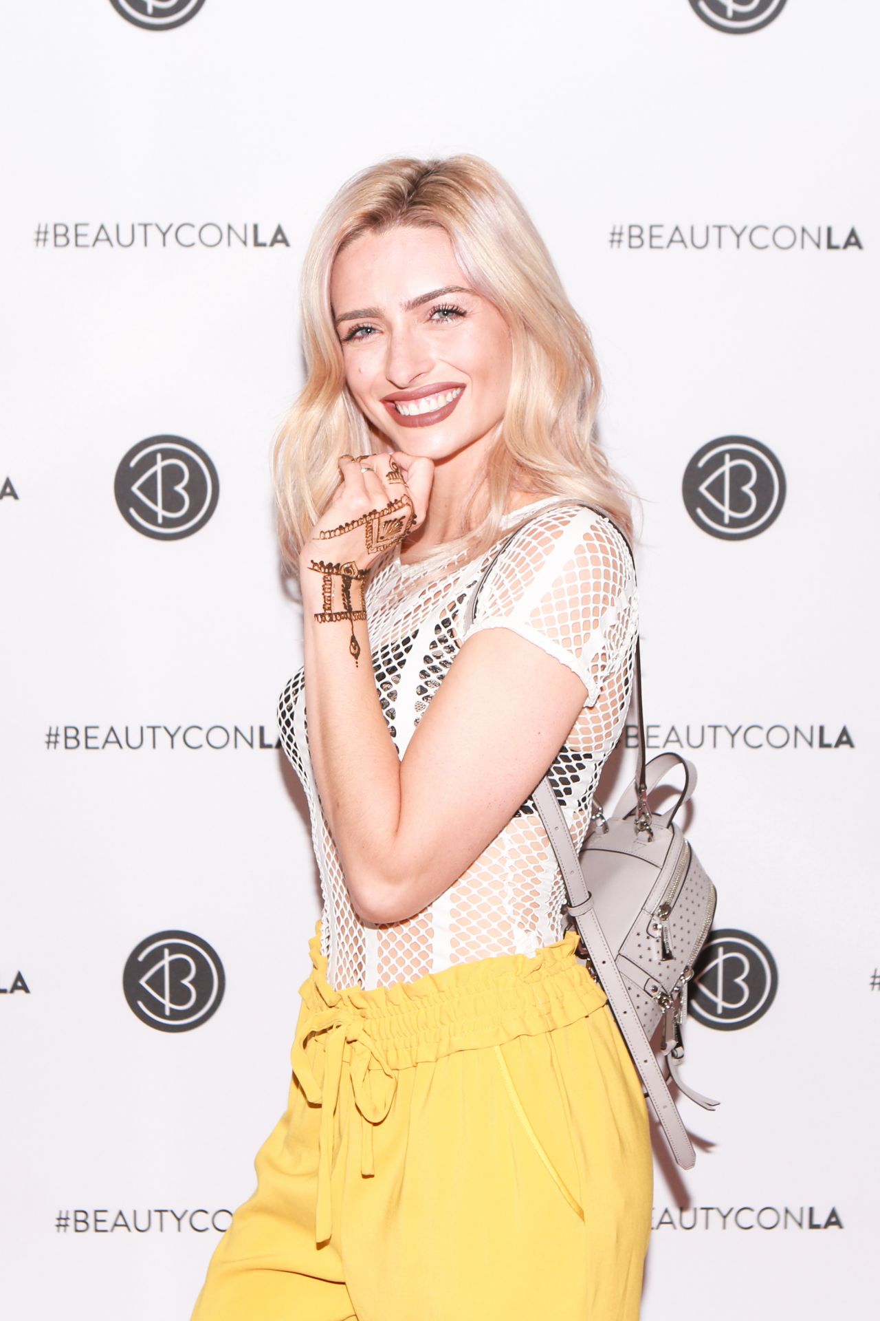 Kirsten Collins – Los Angeles Beautycon Festival 2018 • CelebMafia