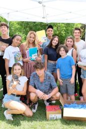 Maddie and Mackenzie Ziegler - Pack 750 Backpacks to Donate to Foster Kids and Homeless Teens in LA