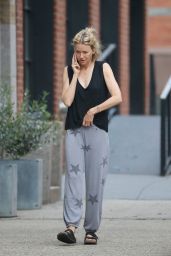 Naomi Watts - Chatting on Her Cellphone 07/23/2018