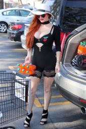 Phoebe Price - Grocery Shopping at Ralphs in Los Angeles 07/26/2018