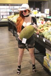 Phoebe Price - Grocery Shopping at Ralphs in Los Angeles 07/26/2018